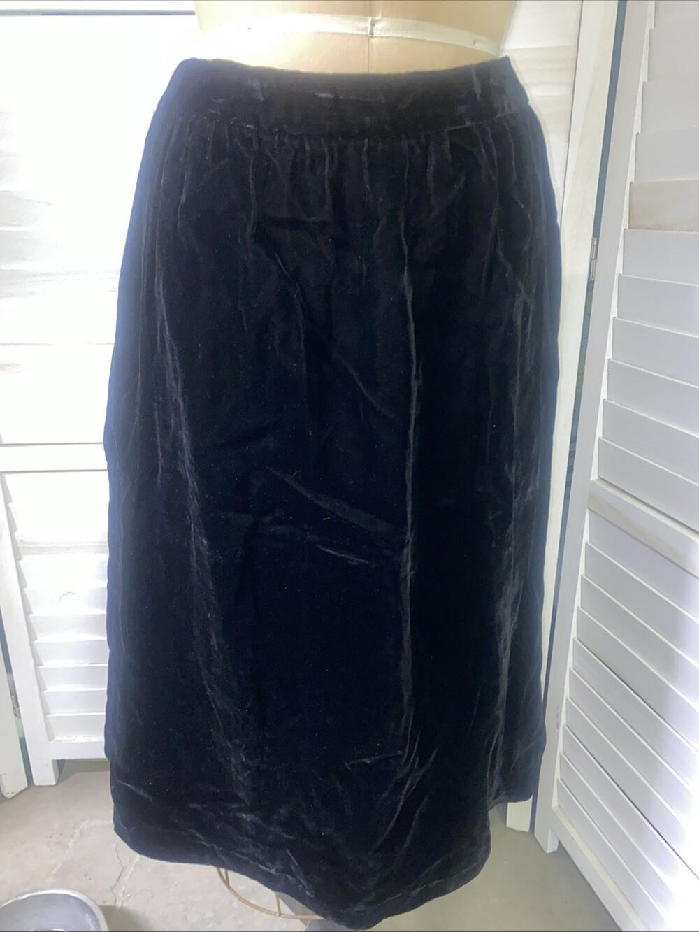 Vintage Warell Black Velvet Skirt Romantic Goth Modest Size 18 Straight Pencil